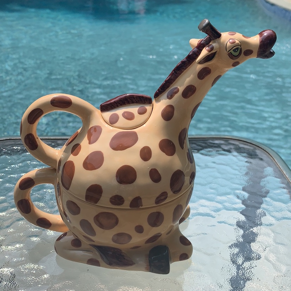 New Blue Sky Giraffe Tea Pot for One